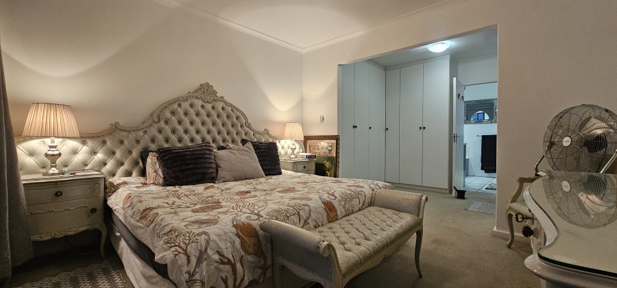 5 Bedroom Property for Sale in Myburgh Park Western Cape